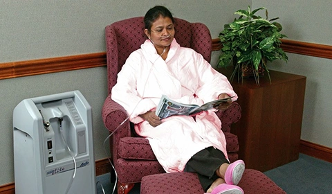Woman on oxygen therapy